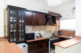 575 · 4BR Townhouse 3 Bath TV Backyard - 2