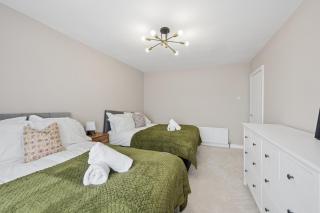 Spacious Modern home in the heart of Whitefield - Private Driveway Parking - 5