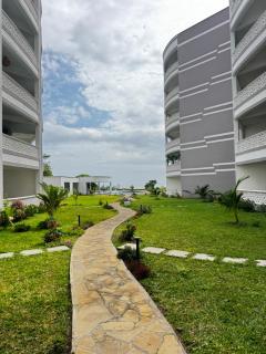 Nyali Beachfront Wave Two Bedrooms Luxury Suites - 6