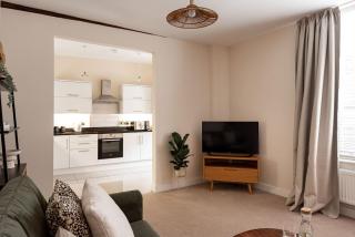 Town Centre - Elegant Stylish Apartment - 6