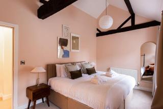 Town Centre - Elegant Stylish Apartment - 2