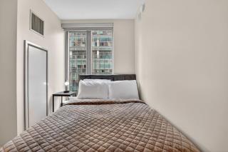 Luxurious 3 Bedroom Apartment in Seaport - 5