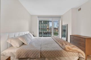 Luxurious 3 Bedroom Apartment in Seaport - 3
