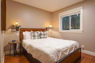 Hemlock Chalet - 2