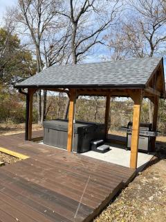 Tranquil 3BR Wooded Yard Hot Tub EV Plug - 8