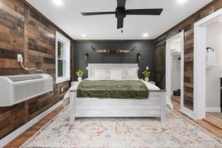 Stylish KC FarmhouseHugeFencedYard - 0
