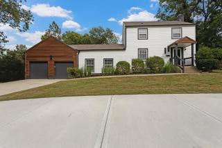 Stylish KC FarmhouseHugeFencedYard - 9