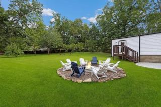Stylish KC FarmhouseHugeFencedYard - 8
