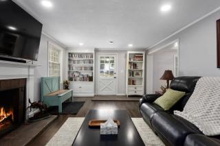 Stylish KC FarmhouseHugeFencedYard - 3