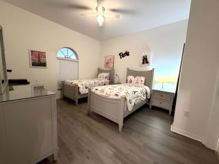 Bright & Spacious Disney Home - Private Pool, Heated Spa & Game Room - Sleeps 14 - 9