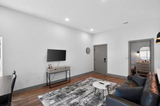 Modern 2-bedroom featuring spacious open-concept - 5