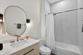 Spacious 2-bedroom with modern finishes - 5