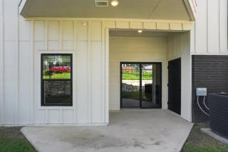 Spacious 2-bedroom with modern finishes - 3