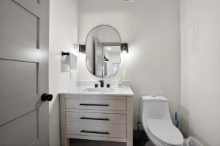 Spacious 2-bedroom with modern finishes - 1