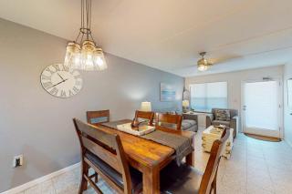Sunrise Condo at Parklane - 2