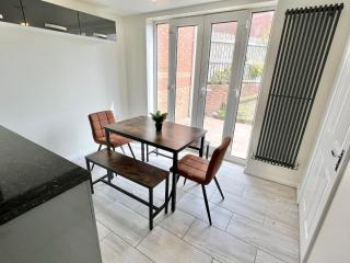 Spacious 3-Bedroom house with 5 beds and sofa-bed - 4