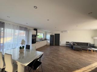 Grande maison neuve 8-9 personnes climatisé -  - 0