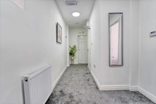 Elegant Period Apartment City Centre 2BR - 3