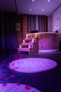 Love Room romantique Bourges - SPA Privatif & Sauna - 8