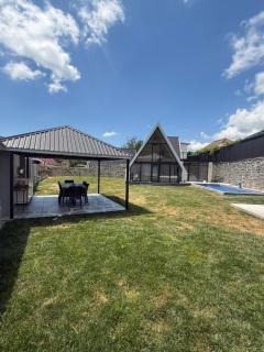 Shaki Mountain A-frame - 2