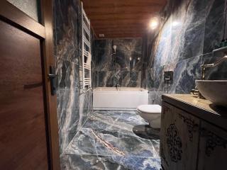 Falcon Cave Suites - 6