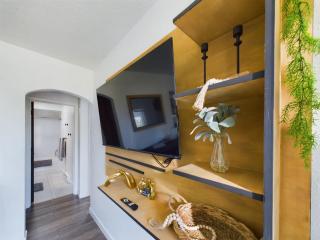 Modern Earthy Bungalow I King Beds I OSU - 1