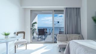 Oceanfront Destination for Luxury and Beauty - 5