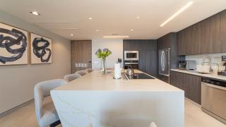 Beachfront Paradise 4BR/4BA Elegant Condo with Breathtaking Views - 8