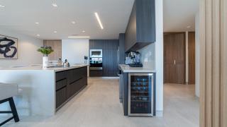 Beachfront Paradise 4BR/4BA Elegant Condo with Breathtaking Views - 1
