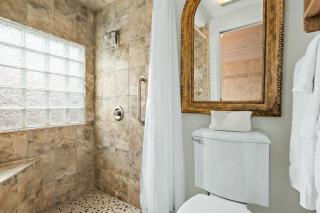 Santa Barbara Beach Cottage - 9