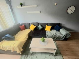 Large river side house, parking,for 9 people - 2