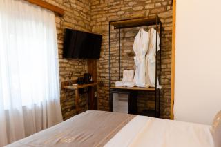 The Golden View Guesthouse - 4