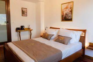 The Golden View Guesthouse - 2