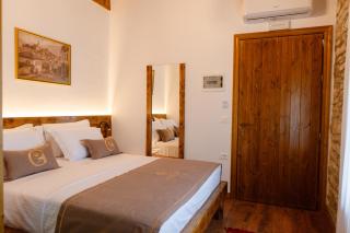 The Golden View Guesthouse - 3