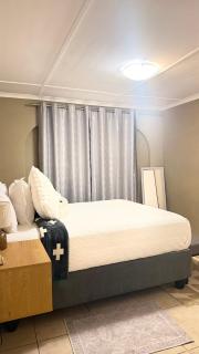 2 Bedroom Self Catering unit in East London 5241, South Africa, Dorchester Heights, East London 3km close to Hemmingways Mall - 8