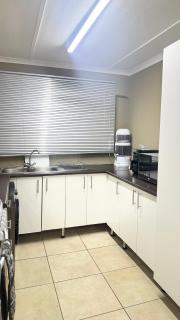 2 Bedroom Self Catering unit in East London 5241, South Africa, Dorchester Heights, East London 3km close to Hemmingways Mall - 6