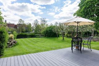 Quarry View Studio in Shrewsbury with Parking - 7