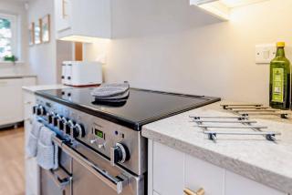 Pear Tree Cottage Thatched 4 Bed Luxury Home with Hot Tub - 2
