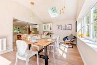 Pear Tree Cottage Thatched 4 Bed Luxury Home with Hot Tub - 8