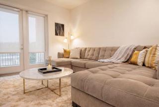 Luxury Executive Living - DART Rail - Workspace - 8