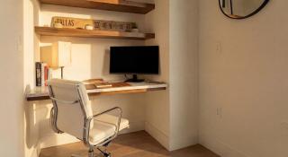 Luxury Executive Living - DART Rail - Workspace - 4