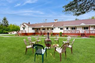 Charming and casual motel in a great location with shared resort amenities - 2