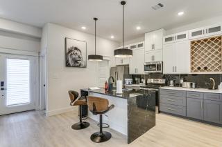5 Mi to NRG Stadium! Family Escape w/ Fenced Yard - 9