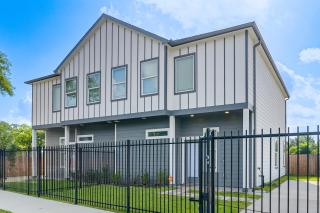 5 Mi to NRG Stadium! Family Escape w/ Fenced Yard - 7