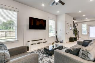 5 Mi to NRG Stadium! Family Escape w/ Fenced Yard - 5