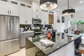 5 Mi to NRG Stadium! Family Escape w/ Fenced Yard - 2
