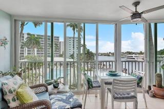 Two Bedroom Condo with Oceanfront Balcony and Water Views - 0