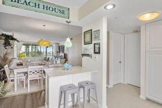 Two Bedroom Condo with Oceanfront Balcony and Water Views - 5