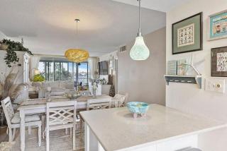 Two Bedroom Condo with Oceanfront Balcony and Water Views - 3
