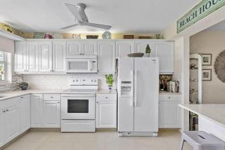 Two Bedroom Condo with Oceanfront Balcony and Water Views - 2